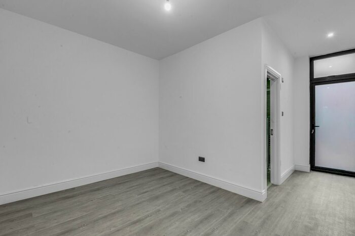 1 Bedroom Flat To Rent In Putney Bridge Road, London, SW15