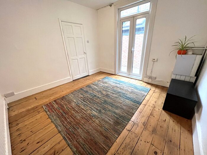 2 Bedroom Flat To Rent In Adelaide Grove, London, W12