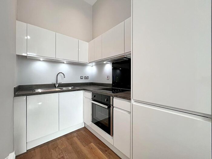 1 Bedroom Flat To Rent In Tate House, New York Road, Leeds, LS2