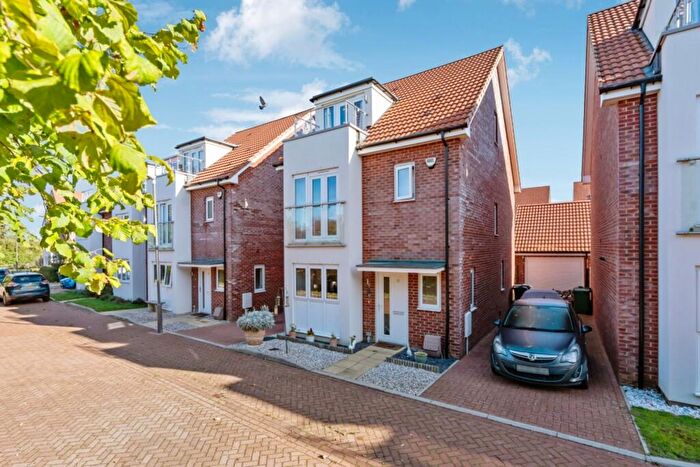4 Bedroom Detached House For Sale In Leo Crescent, Princes Risborough, HP27