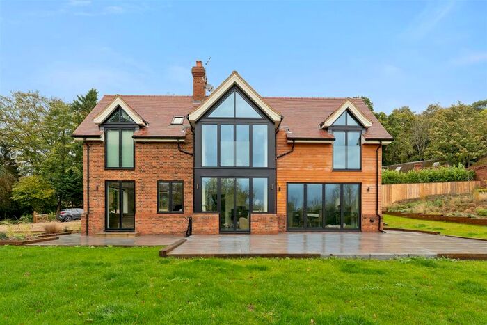 4 Bedroom House To Rent In High Molewood, Hertford, SG14