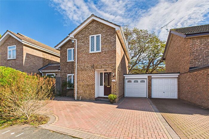 3 Bedroom Link Detached House To Rent In Treesmill Drive, Maidenhead, Berkshire, SL6