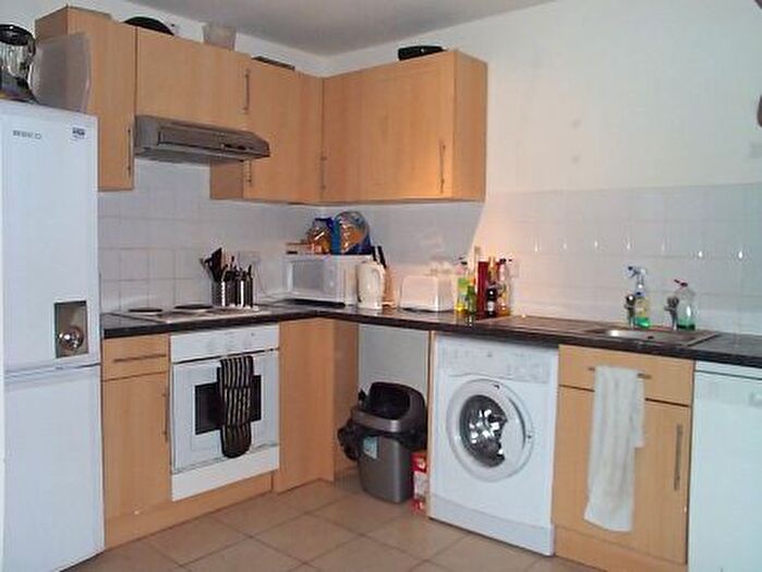 4 Bedroom Flat To Rent In Cedars Road, London, SW4