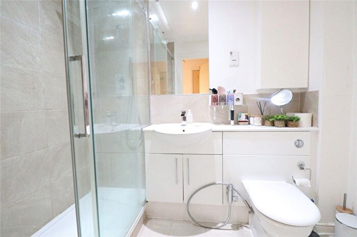 1 Bedroom Flat To Rent In Warneford Court, London, NW9