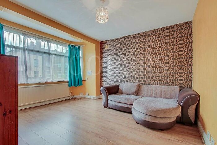 2 Bedroom Maisonette For Sale In Neasden Lane North, London, NW10