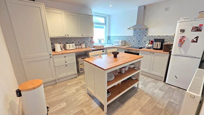 2 Bedroom Flat To Rent In Walker Road, Cardiff, CF24