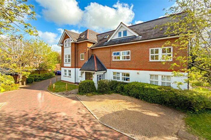 1 Bedroom Apartment For Sale In Poets Court, Milton Road, Harpenden, Hertfordshire, AL5
