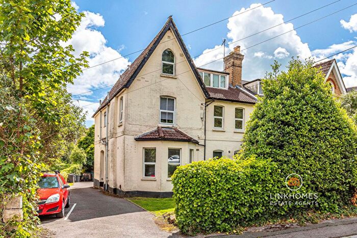 1 Bedroom Flat For Sale In Crescent Road, Bournemouth, BH2