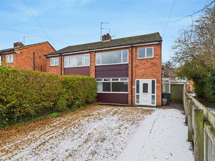 3 Bedroom Semi Detached House For Sale In Kendall Avenue, Stratford-Upon-Avon, CV37