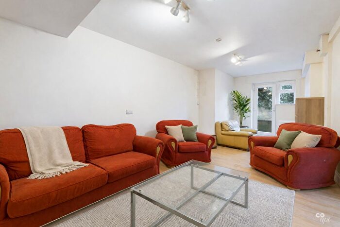 6 Bedroom Semi-Detached House To Rent In Horton Road, Brighton, BN1