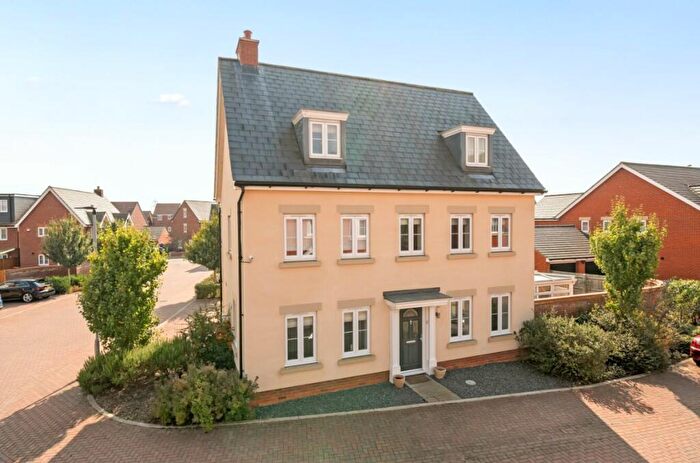5 Bedroom Detached House For Sale In Cameron Crescent, Bedford, MK40