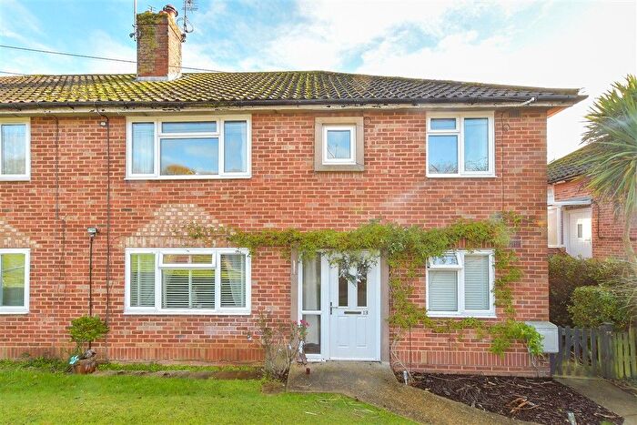 2 Bedroom Flat For Sale In Jarvis Road, Arundel, West Sussex, BN18