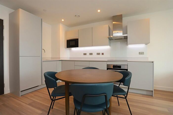 2 Bedroom Flat To Rent In New Victoria Building, M4