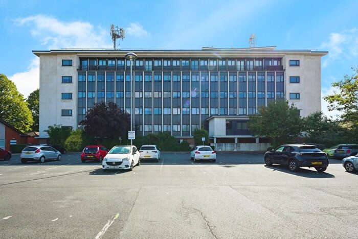 2 Bedroom Flat For Sale In Blackpole Road, Worcester, Worcestershire, WR4