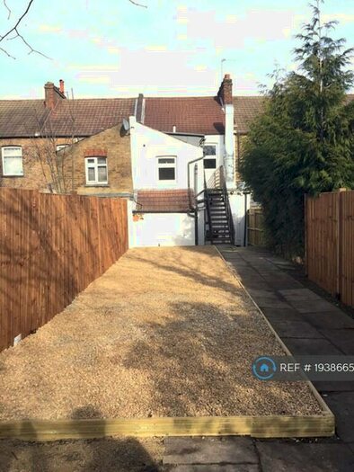 3 Bedroom Flat To Rent In High Street, Wealdstone, Harrow, HA3