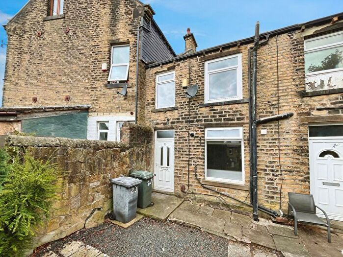 2 Bedroom Terraced House To Rent In Plover Road, Huddersfield, HD3