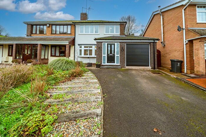 3 Bedroom Semi-Detached House For Sale In The Holloway, Swindon, Dudley, DY3