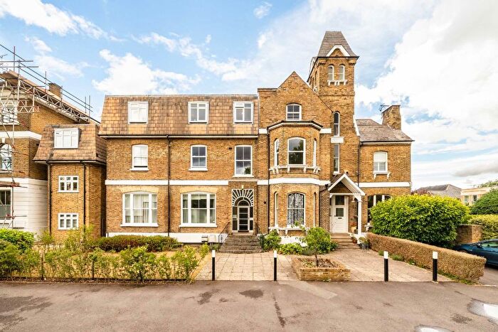 1 Bedroom Flat To Rent In Hampton Road, Teddington, TW11