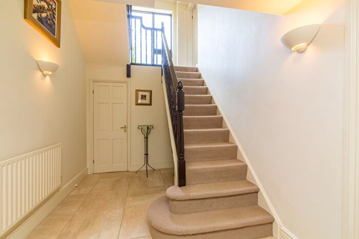 4 Bedroom Barn Conversion For Sale In Wayte Court, Ruddington, Nottingham, NG11