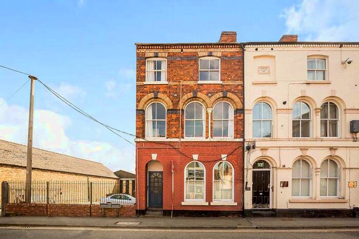 2 Bedroom Flat To Rent In Oswald Road, Oswestry, Shropshire, SY11