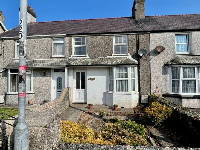 3 Bedroom Terraced House For Sale In Station Road, Valley, LL65