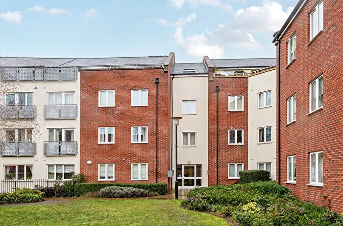 3 Bedroom Flat For Sale In Beech Road, Headington, Oxford, OX3