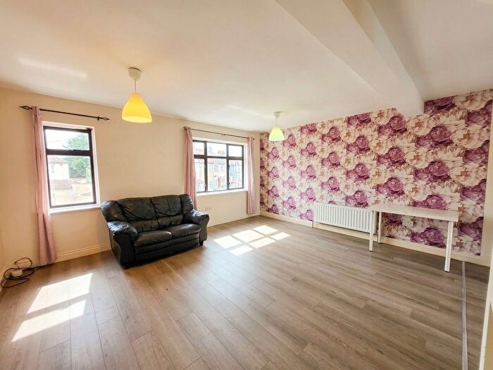 2 Bedroom Flat To Rent In Westminster Gardens, Barking, IG11