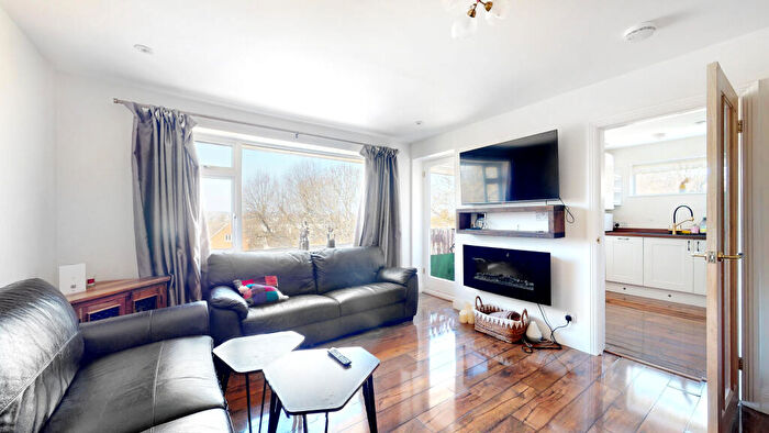 2 Bedroom Flat To Rent In Stevens Close, Beckenham, BR3