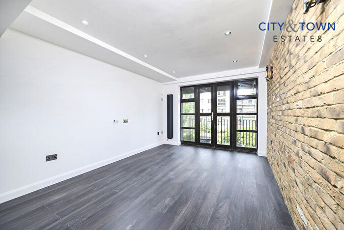 2 Bedroom Apartment To Rent In Copperfield Road, Mile End, London, E3