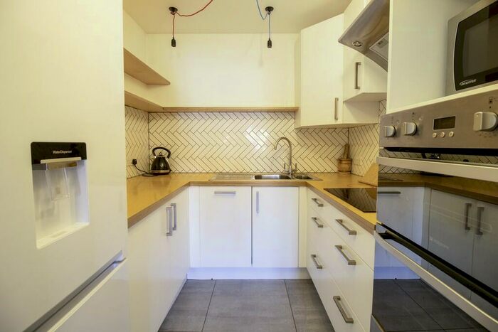 2 Bedroom Apartment To Rent In Langtons Wharf, Leeds, LS2