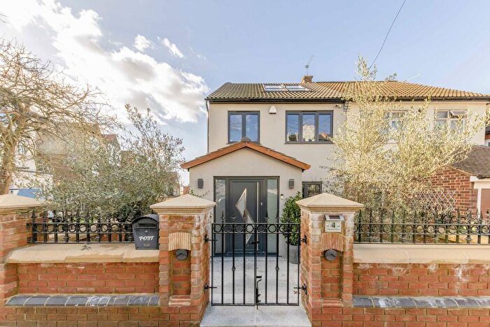 5 Bedroom Semi Detached House For Sale In Deerhurst Road, Streatham, SW16