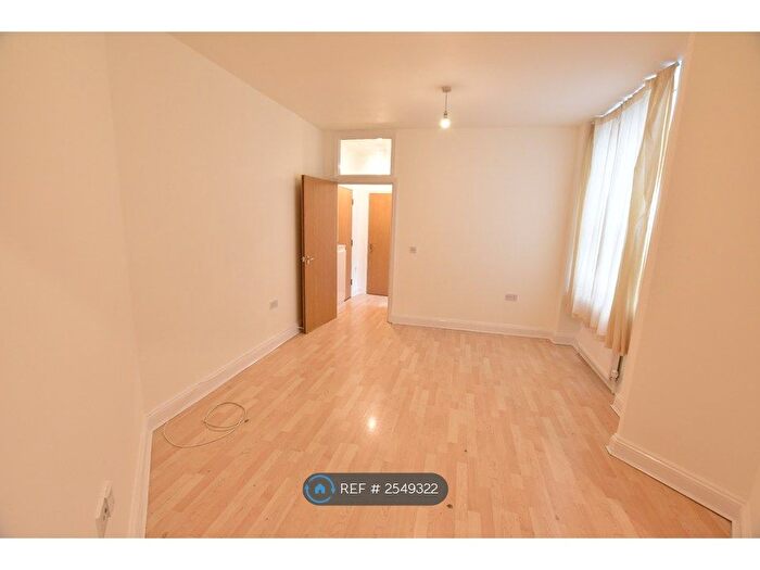 1 Bedroom Flat To Rent In T L House, Luton, LU1
