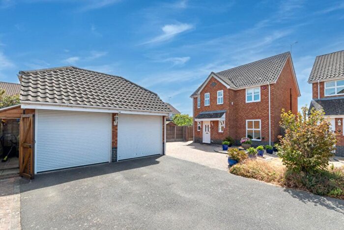 4 Bedroom Detached House For Sale In Lavender Close, Luton, Bedfordshire, LU2