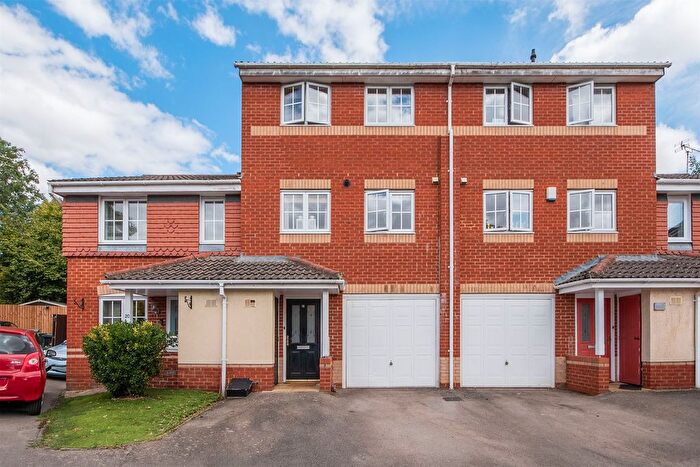 3 Bedroom Property For Sale In Abbots Close, Kettering, NN15