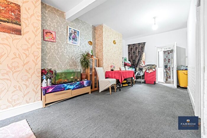 3 Bedroom Terraced House For Sale In Rutland Street, Grimsby, DN32