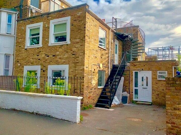 3 Bedroom Flat To Rent In Berkley House, The Vale, Acton, London, W3