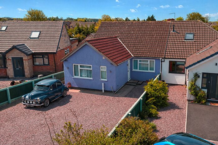 4 Bedroom Semi-Detached House For Sale In The Roundway, Leicester, Leicestershire, LE4