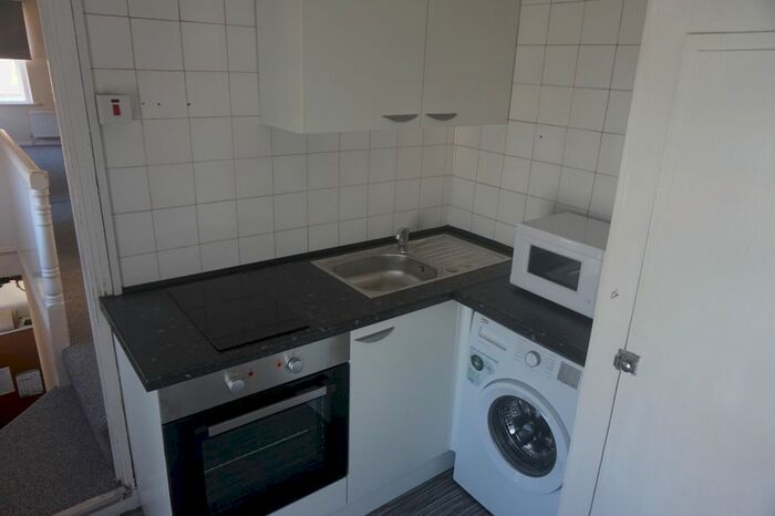 1 Bedroom Flat To Rent In Strathnairn Street, Cardiff, CF24