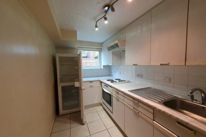 1 Bedroom Flat To Rent In Millers Green Close, Enfield, EN2