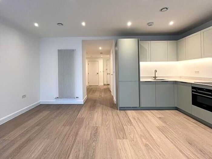 Apartment To Rent In Royal Eden Docks London, E16