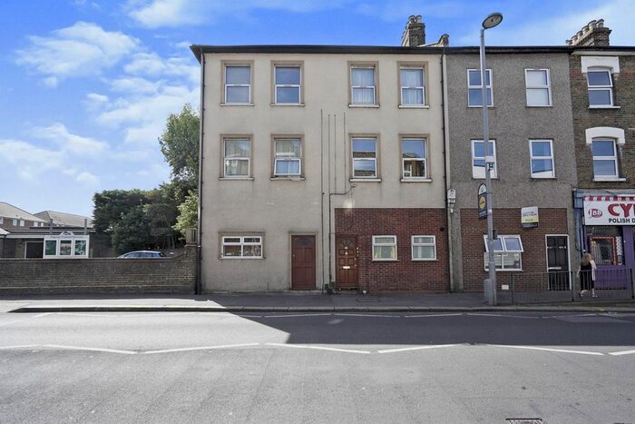 2 Bedroom Flat To Rent In St James Street, Walthamstow, London, E17