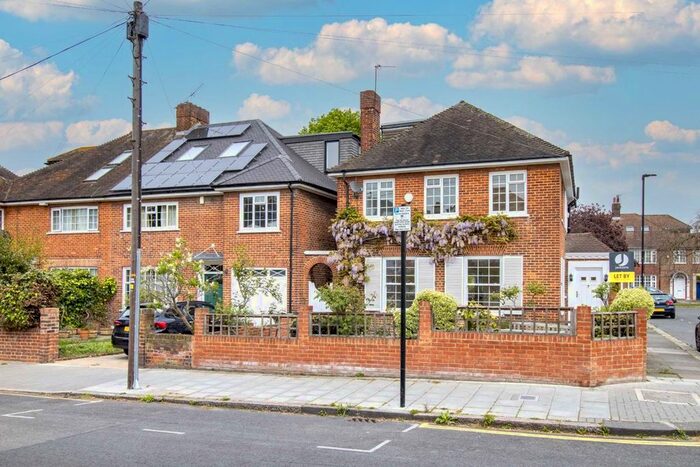 5 Bedroom Property To Rent In Drewstead Road, London, SW16