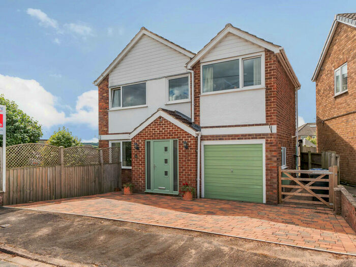 4 Bedroom Detached House For Sale In Marlborough Avenue, Tadcaster, LS24