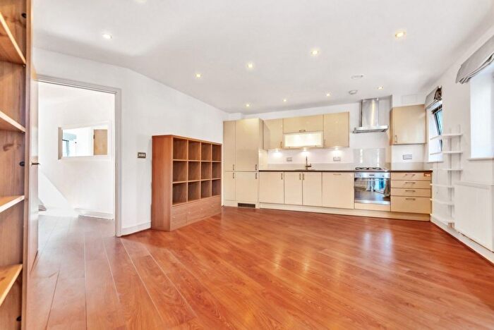 2 Bedroom Flat To Rent In Battersea Park Road, London, SW11
