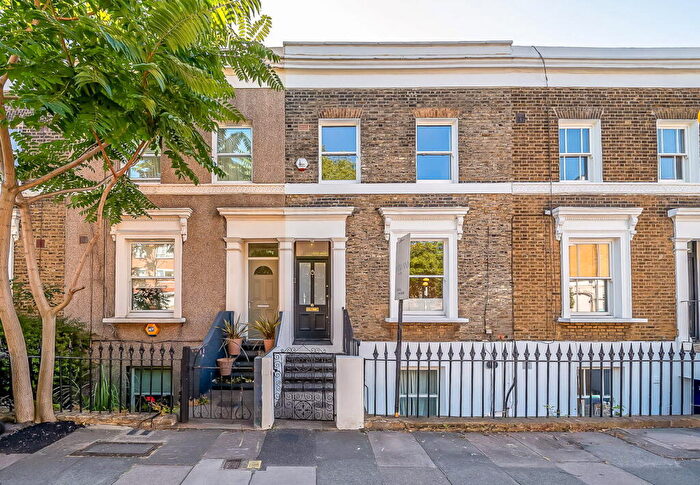2 Bedroom Maisonette For Sale In Malpas Road, London, SE4