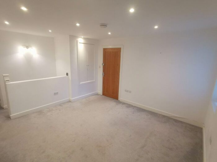 1 Bedroom Flat To Rent In Earlswood Road, Redhill, Surrey, RH1