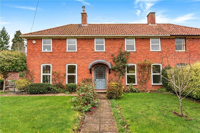 3 Bedroom Semi-Detached House For Sale In Vicarage Road, Stoneleigh, Coventry, Warwickshire, CV8