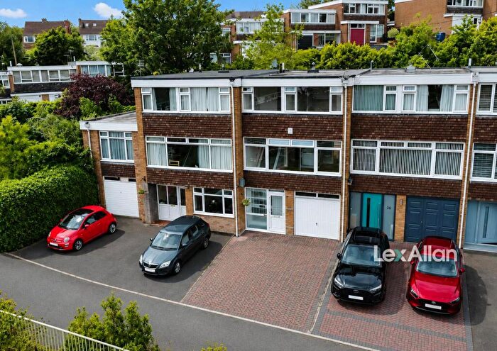 3 Bedroom Town House For Sale In Redhill Close, Oldswinford, Stourbridge, DY8