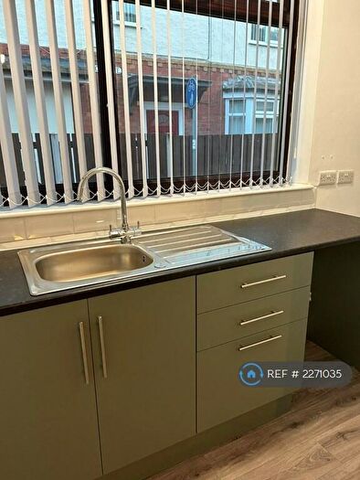 1 Bedroom Flat To Rent In Crescent House, Chester, CH3