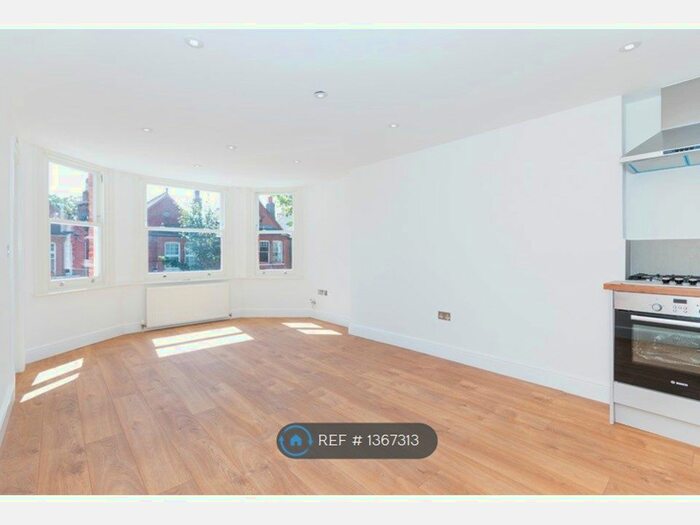 Studio To Rent In Thornlaw Road, London, SE27